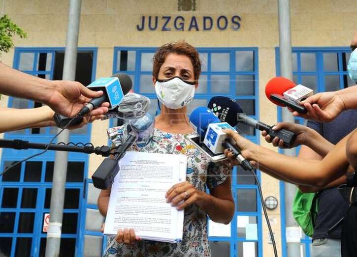 La alcaldesa de Mogán, Onalia Bueno, tras presentar semanas atrás la denuncia (Foto EFE / Elvira Urquijo A.)